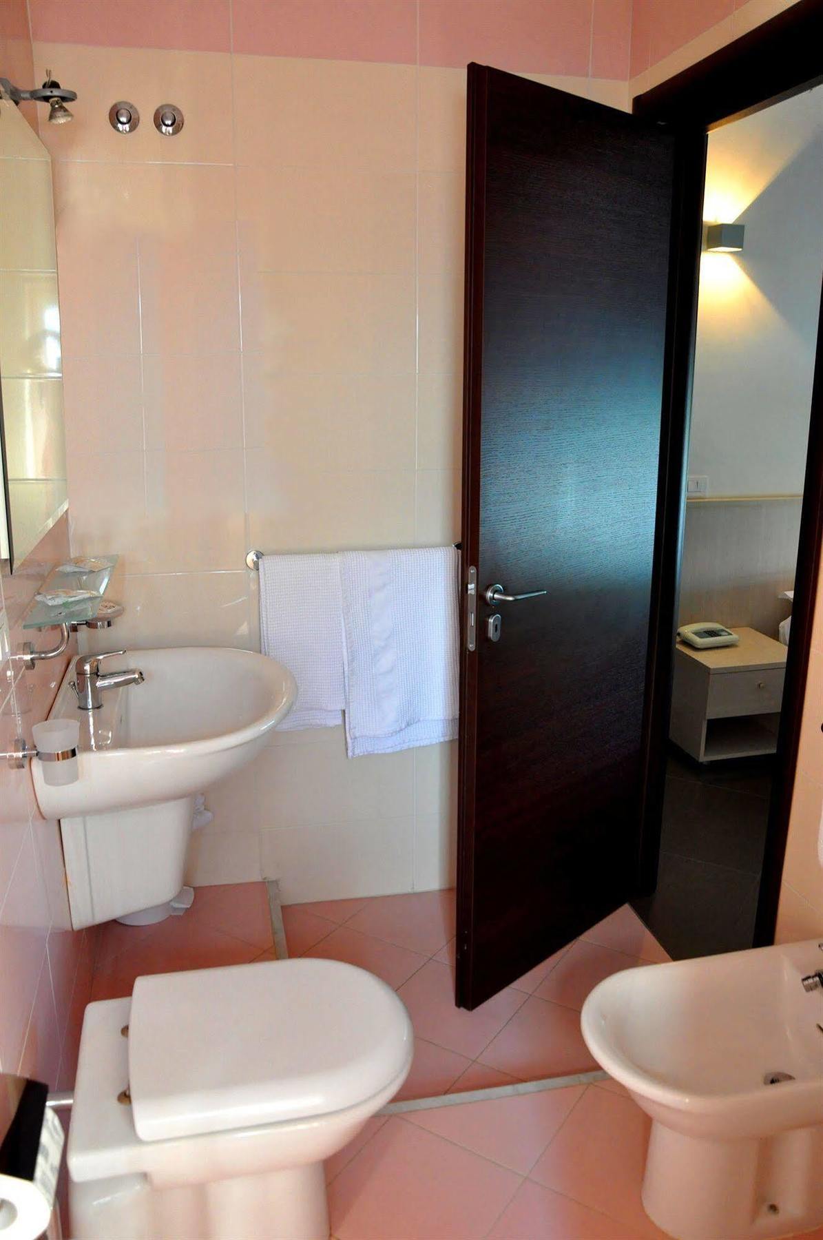 Albergo Riviera Spineta Battipaglia Exterior foto